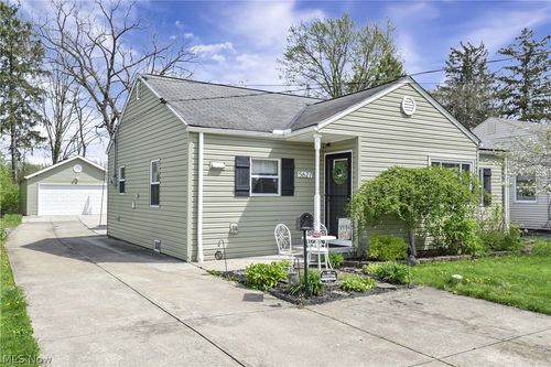 5627 Burns Rd, North Olmsted, OH, 44070-4219 | Card Image