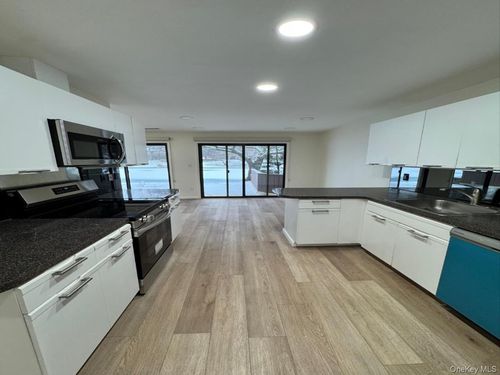 80 Northgate Cir, Melville, NY, 11747-2822 | Card Image