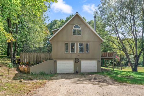 10120 Crazy Horse Trl, Stanwood, MI, 49346-9662 | Card Image