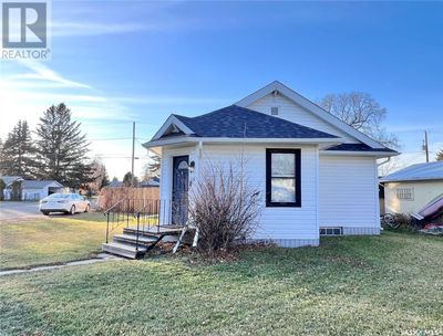 330 Thomson St, House other with 3 bedrooms, 2 bathrooms and null parking in Outlook SK | Image 2