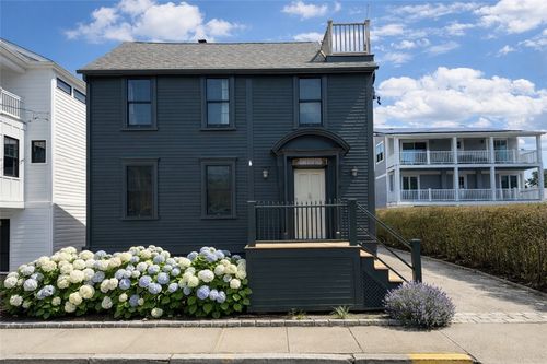 24 Houston Ave, Newport, RI, 02840-3914 | Card Image