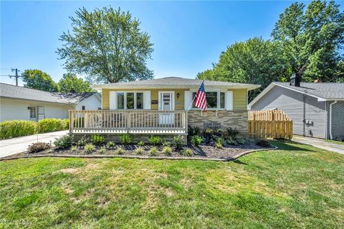 35656 Roberts Rd, Eastlake, OH, 44095-2212 | Card Image