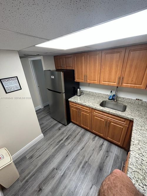 apt-317-200 172nd St, Sunny Isles Beach, FL, 33160-3415 | Card Image