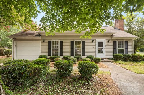 805 Bradford Woods Dr, Charlotte, NC, 28209-1870 | Card Image