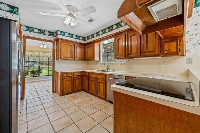 Kitchen | Image 12