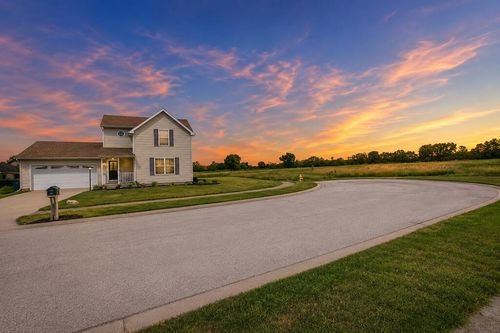 204 Walnut Crossing Dr, Walkerton, IN, 46574-9071 | Card Image