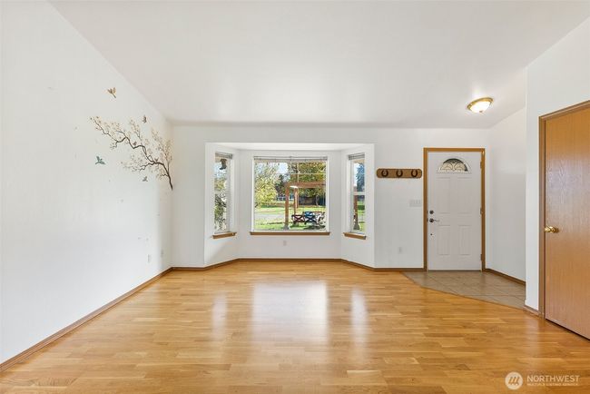 215 James St S, House other with 3 bedrooms, 2 bathrooms and 2 parking in Roy WA | Image 9