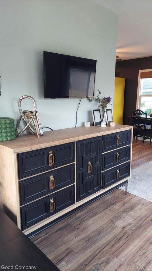 320 Chestnut Ave, Hazel Park, MI, 48030-1326 | Card Image