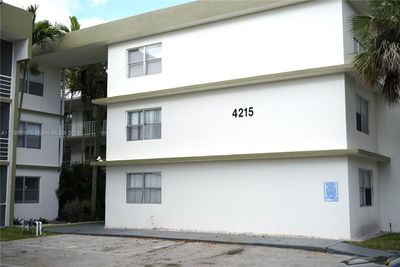 301 - 4215 N University Dr, Condo with 2 bedrooms, 2 bathrooms and null parking in Sunrise FL | Image 2