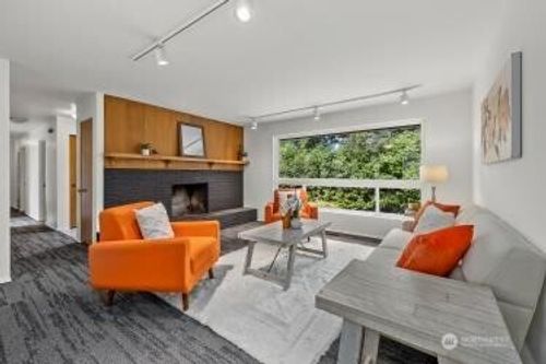 4117 Ne 107th St, Seattle, WA, 98125-7929 | Card Image
