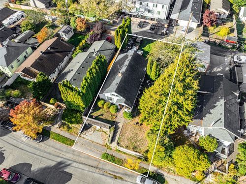 9237 18th Ave Sw, Seattle, WA, 98106-2735 | Card Image