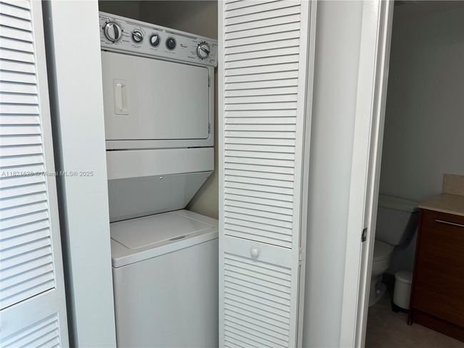 APT-1706N - 2641 N Flamingo Rd, Condo with 2 bedrooms, 2 bathrooms and null parking in Plantation FL | Image 23