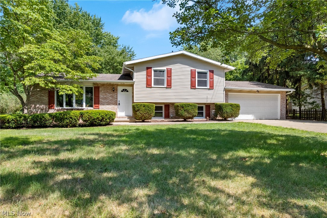 Troyer Ave, Uniontown, OH 44685