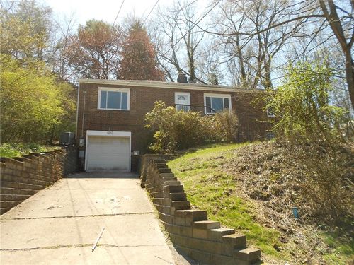 1017 Osage Dr, Pittsburgh, PA, 15235-2744 | Card Image
