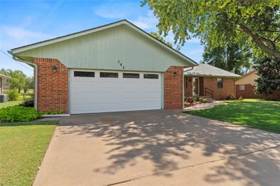 704 Park Boulevard, House other with 3 bedrooms, 2 bathrooms and null parking in Watonga OK | Image 3