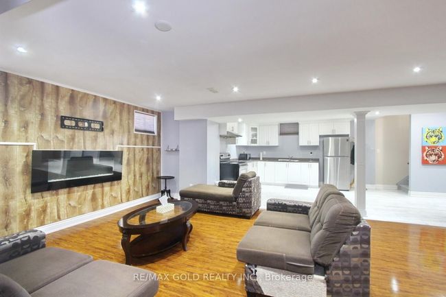 14 Ladbrook Cres, House other with 7 bedrooms, 5 bathrooms and 4 parking in Brampton ON | Image 41