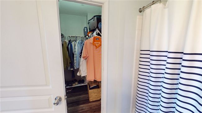 Walk-in closet | Image 17