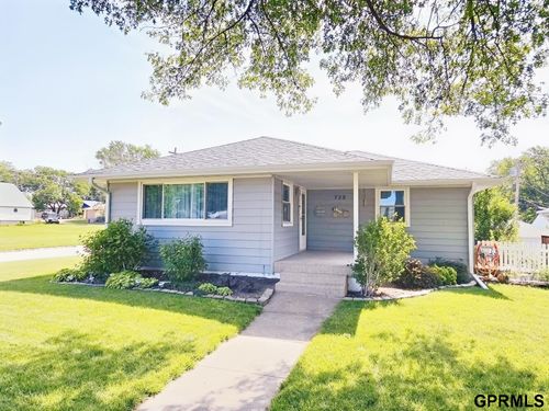 728 Mcdowell St, Fairbury, NE, 68352-2149 | Card Image