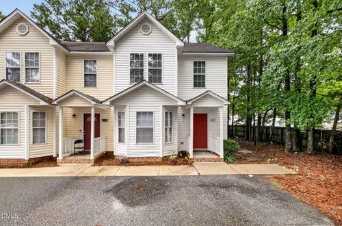 615 Moore St, Clayton, NC, 27520-2225 | Card Image