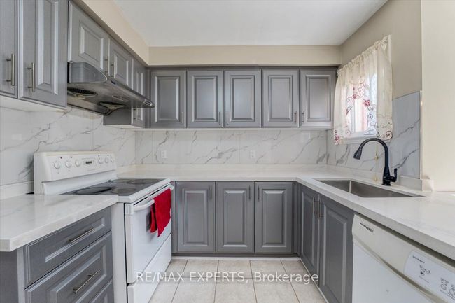 28 Pantages Crt, House other with 3 bedrooms, 3 bathrooms and 2 parking in Brampton ON | Image 6