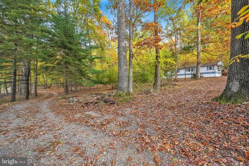 4918 Greenwood Ln, SPRING GROVE, PA, 17362-7873 | Card Image