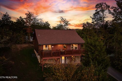 670 Magic Kingdom Ln, Sevierville, TN, 37876-2482 | Card Image