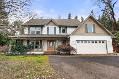 301 Leeannas Way, Shady Cove, OR, 97539-8718 | Card Image