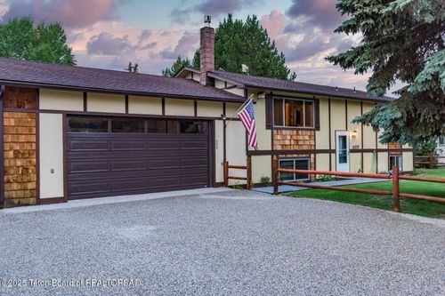 469 S Madison Ave, Pinedale, WY, 82941-5268 | Card Image