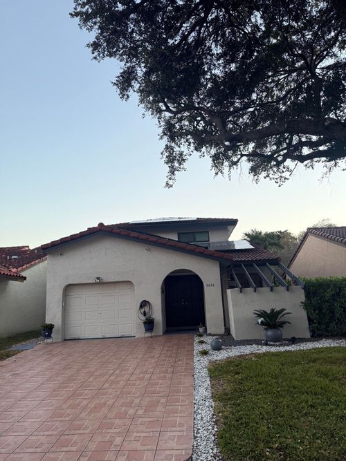 6636 Nw 178th Ter, Hialeah, FL, 33015-4400 | Card Image