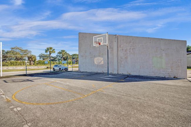 804 Waterview Dr, Condo with 3 bedrooms, 3 bathrooms and null parking in Palm Springs FL | Image 50