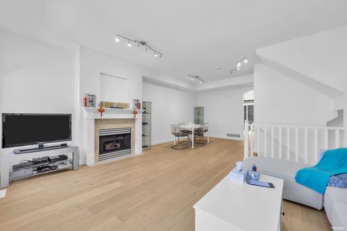 22-5950 Oakdale Rd, Burnaby, BC, V5H4R5 | Card Image