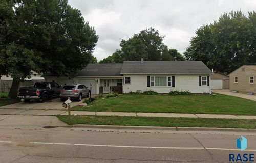 3109 E 12th St Street, Sioux Falls, SD, 57103-2501 | Card Image
