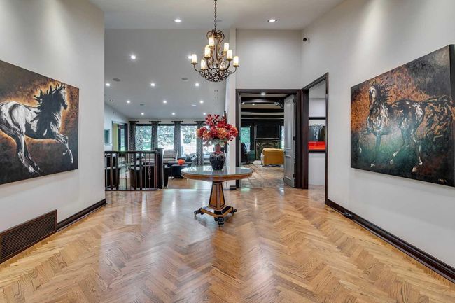 40 Eagle Ridge Pl Sw, House other with 5 bedrooms, 5 bathrooms and 8 parking in Calgary AB | Image 4