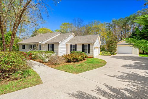 214 Valley Creek Dr, Westminster, SC, 29693-3150 | Card Image