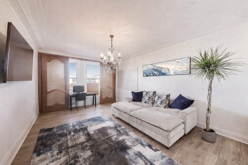 e10-5555 S Everett Avenue, Chicago, IL, 60637 | Card Image