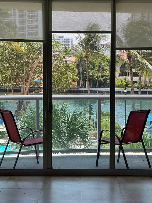 APT-207 - 19390 Collins Ave, Condo with 2 bedrooms, 2 bathrooms and null parking in Sunny Isles Beach FL | Image 9
