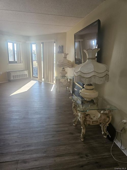 221-725 Miller Ave, Freeport, NY, 11520-6353 | Card Image