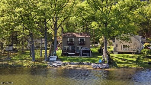 931 Plymouth Lake Dr, Newton, NJ, 07860-4127 | Card Image
