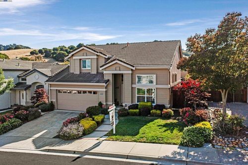 8026 Canyon Creek Cir, Pleasanton, CA, 94588-4764 | Card Image