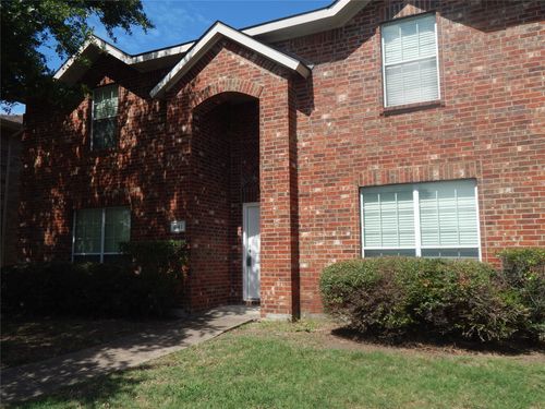 841 Clear Creek Dr, Desoto, TX, 75115-6369 | Card Image