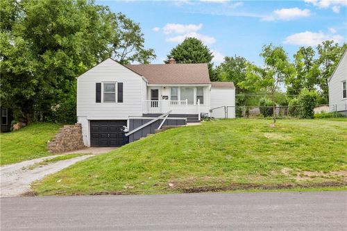 2816 Ne 56th St, Kansas City, MO, 64119-2636 | Card Image