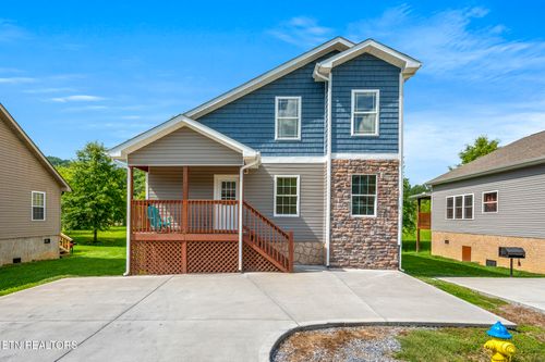 2046 Slippery Rock Cir, Sevierville, TN, 37862-2769 | Card Image