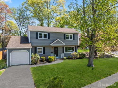 10 Ginesi Ct, Metuchen, NJ, 08840-2218 | Card Image
