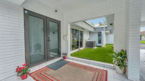 5707 White Hickory Cir, Tamarac, FL, 33319-3021 | Card Image