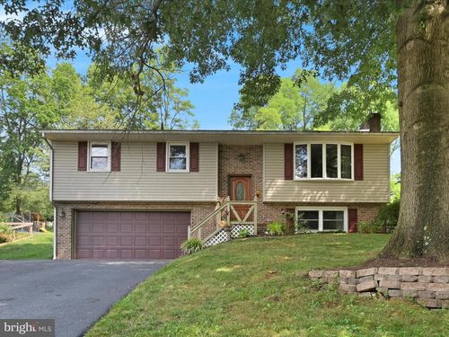 86 E Church St, Stevens, PA, 17578-9447 | Card Image