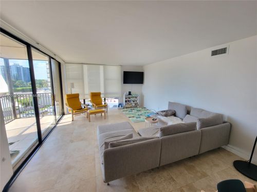 apt-539-20379 W Country Club Dr, Aventura, FL, 33180-1627 | Card Image