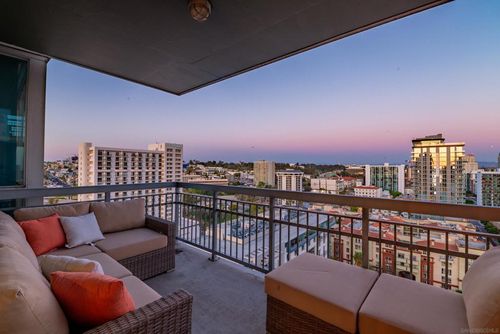 1908-300 W Beech, San Diego, CA, 92101 | Card Image