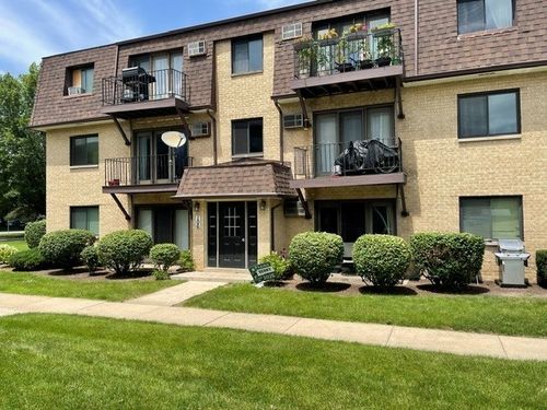 201-106 Olesen Dr, Naperville, IL, 60540-5860 | Card Image