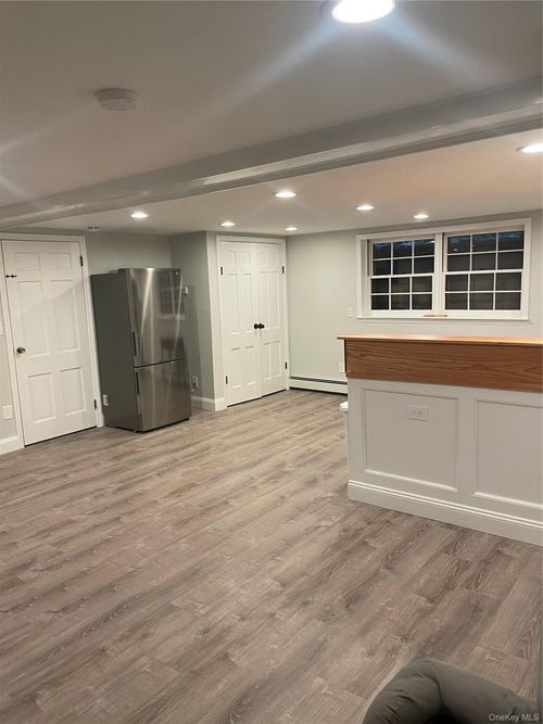 16 Houghton Blvd, Stony Brook, NY, 11790-1524 | Card Image