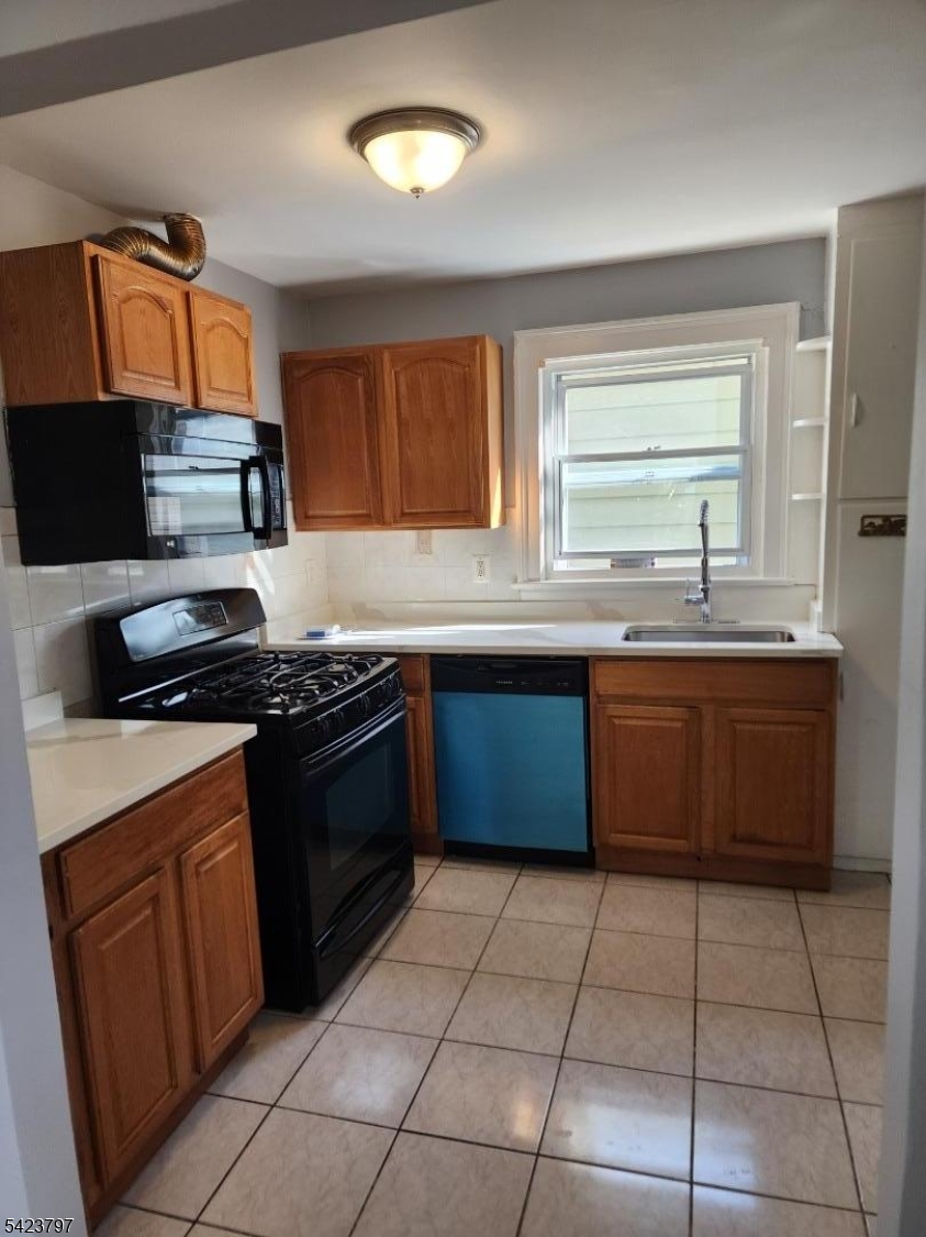 Residential Lease in Bloomfield Twp. 3